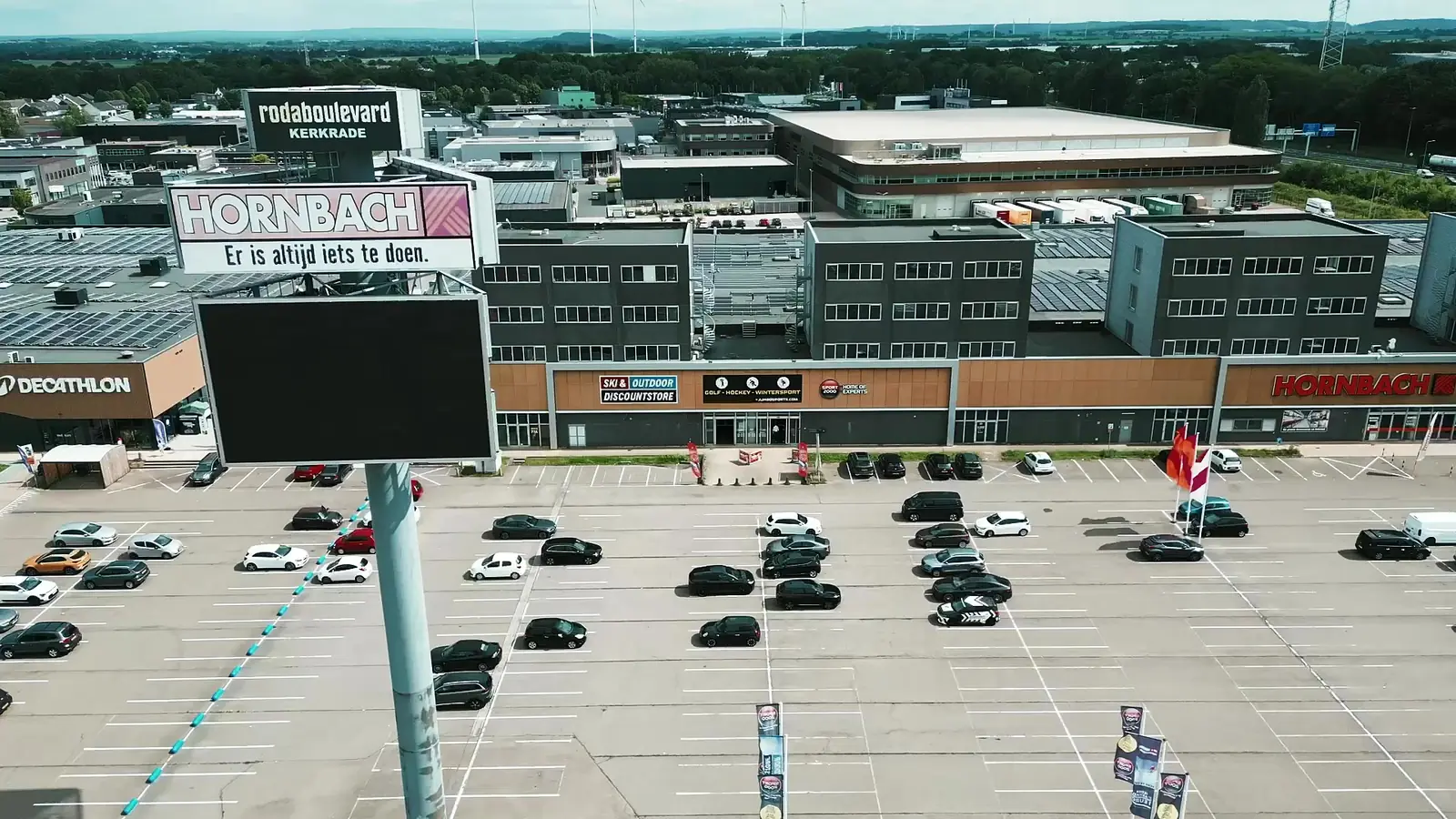 Ruime parkeerplaats voor de deur op Roda Boulevard in Kerkrade